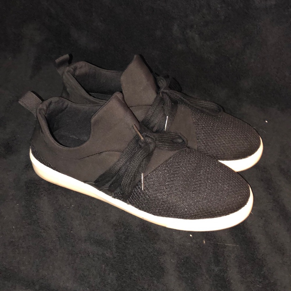 Black Women’s Sneaker Sz 11